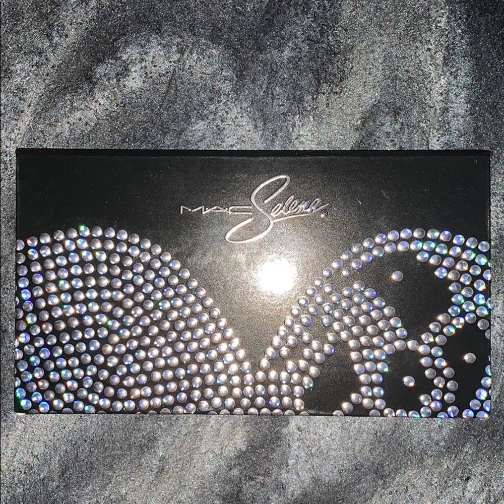 M•A•C Selena 25th anniversary eyeshadow palette - Picture 2 of 6